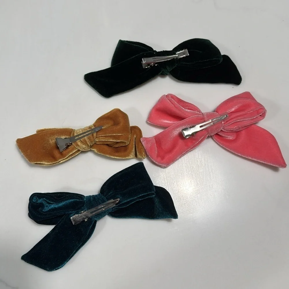 Set of 4 small shop velvet clip bows